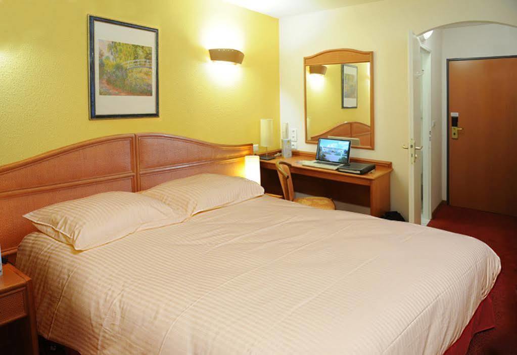 B&B Hotel Strasbourg Aeroport Holtzheim Eksteriør billede